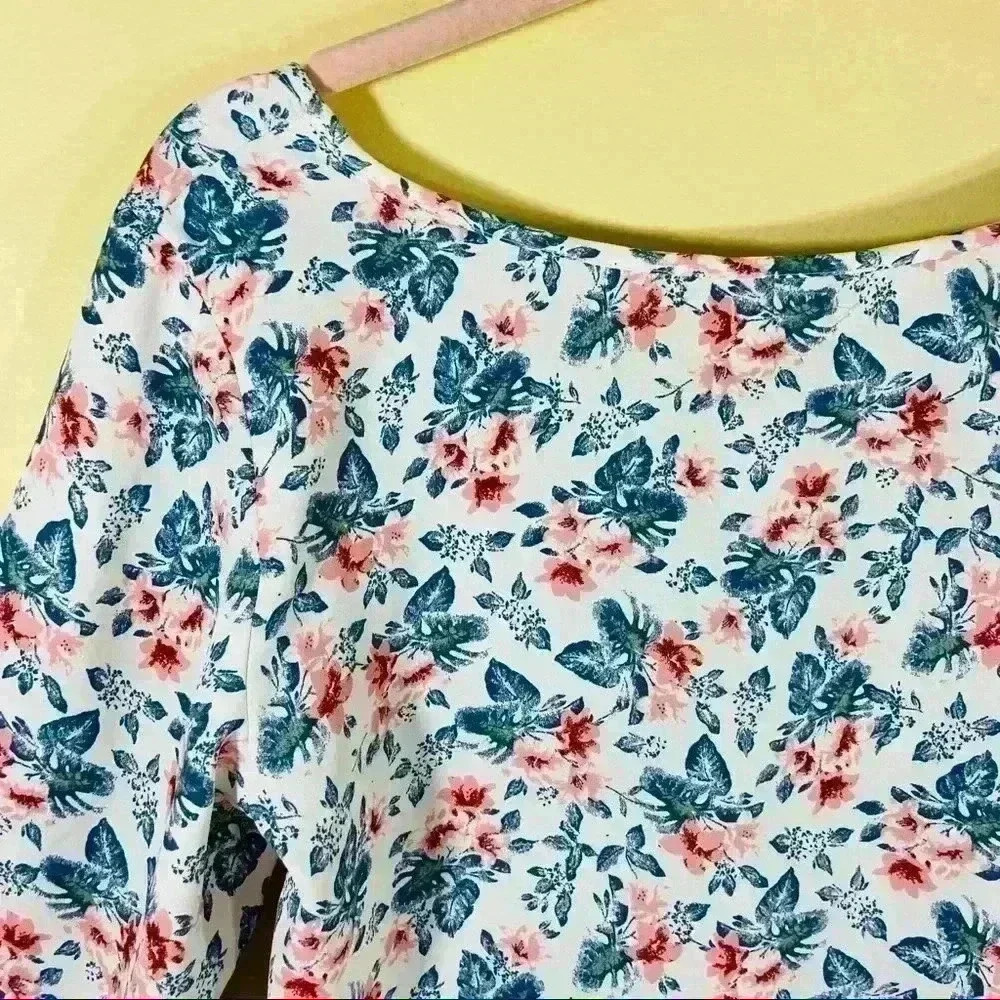 Hollister Peasant Boho Floral Scoop Neck Bell Sleeve Lace Cropped Top Size XS - Picture 8 of 9